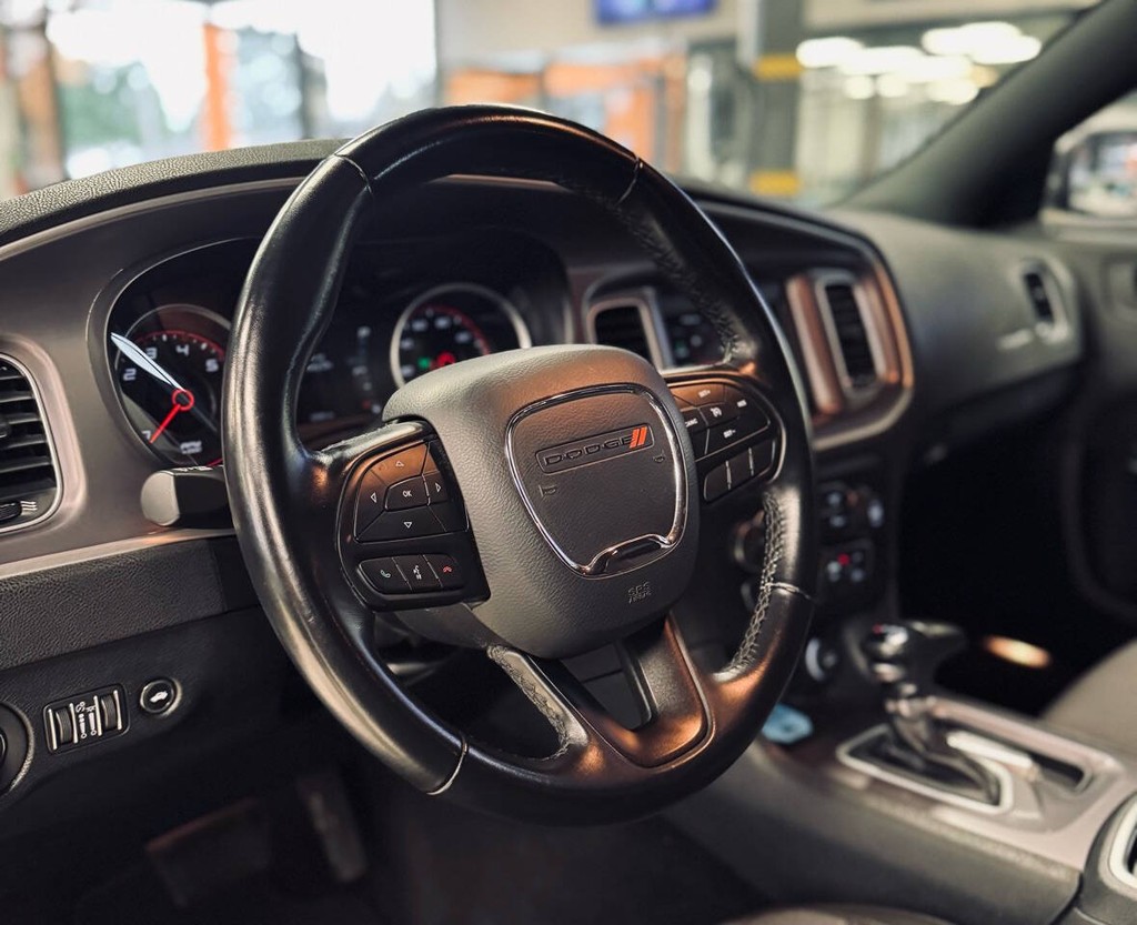 Dodge Charger Vehicle Full-screen Gallery Image 17