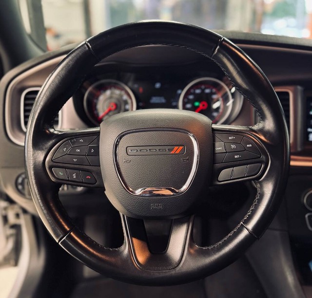 Dodge Charger Vehicle Full-screen Gallery Image 13