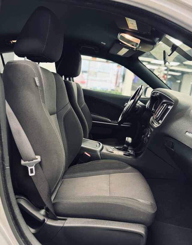 Dodge Charger Vehicle Full-screen Gallery Image 22