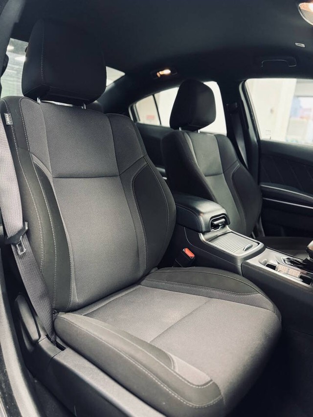 Dodge Charger Vehicle Full-screen Gallery Image 23