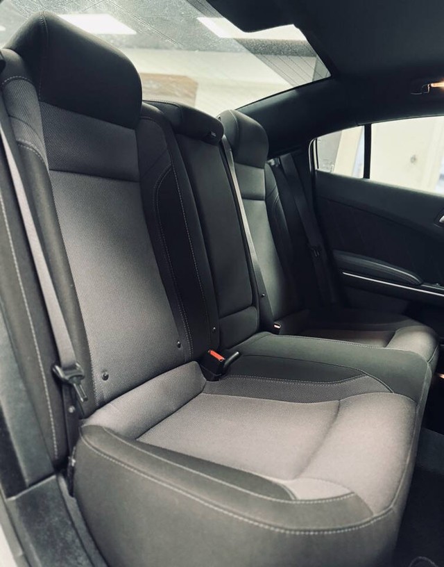 Dodge Charger Vehicle Full-screen Gallery Image 24