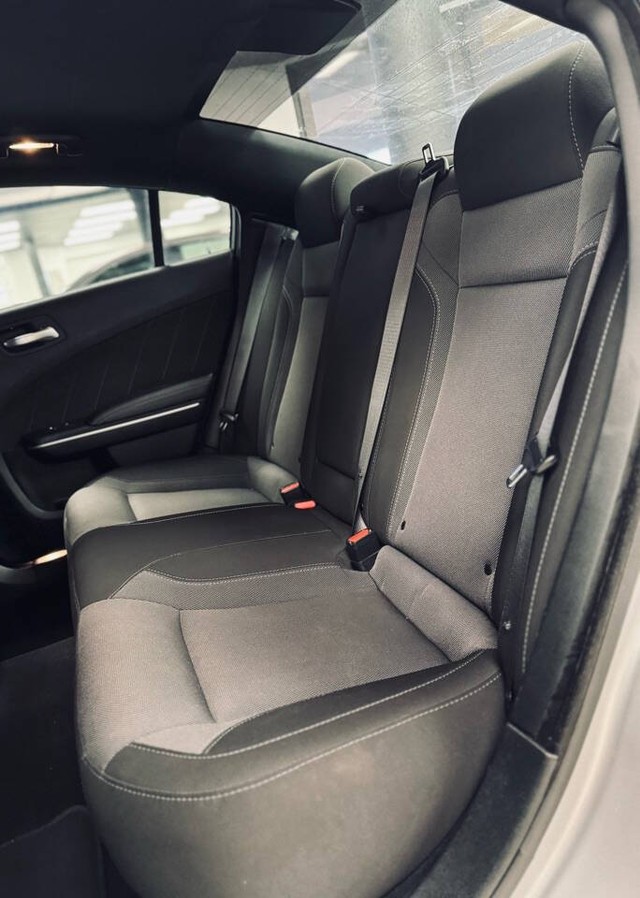 Dodge Charger Vehicle Full-screen Gallery Image 25