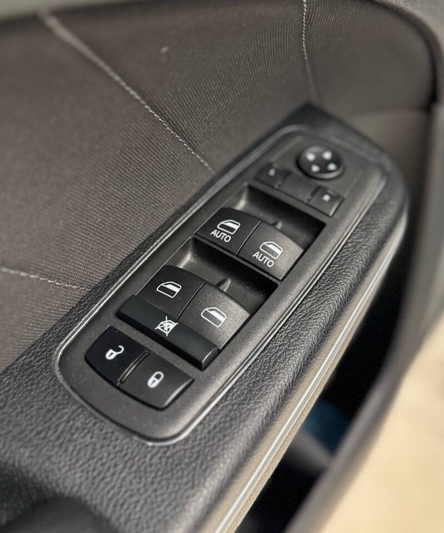 Dodge Charger Vehicle Full-screen Gallery Image 29