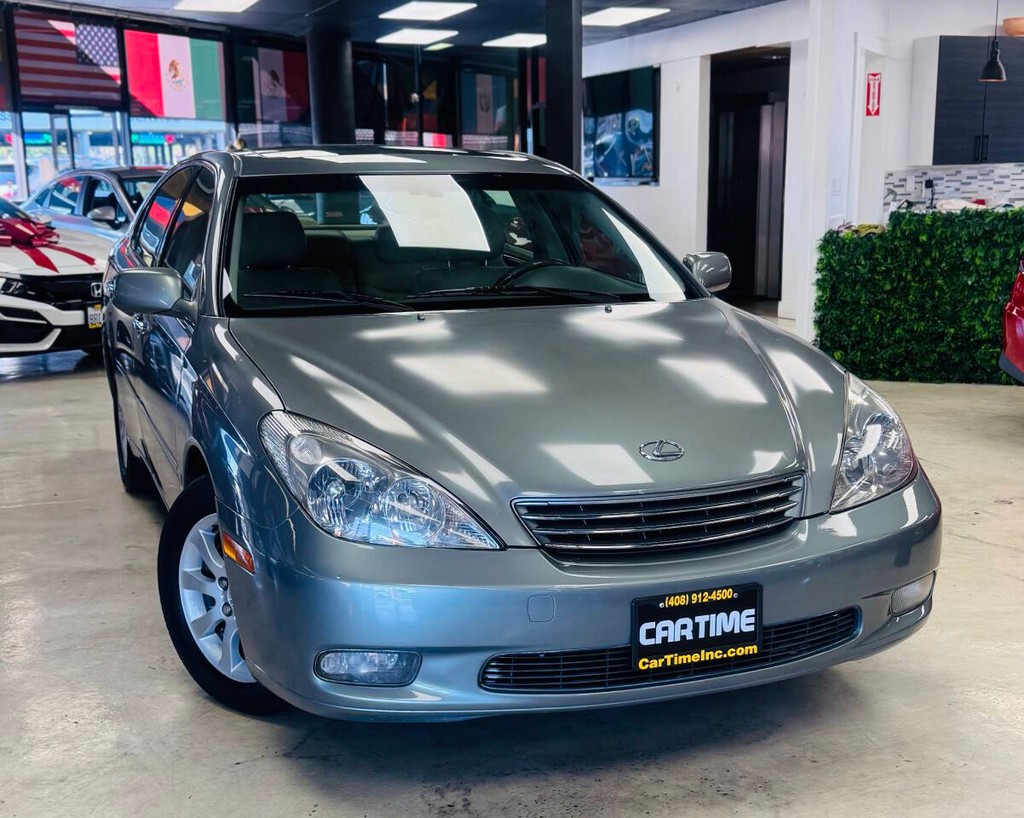 Lexus ES 300 Vehicle Full-screen Gallery Image 02