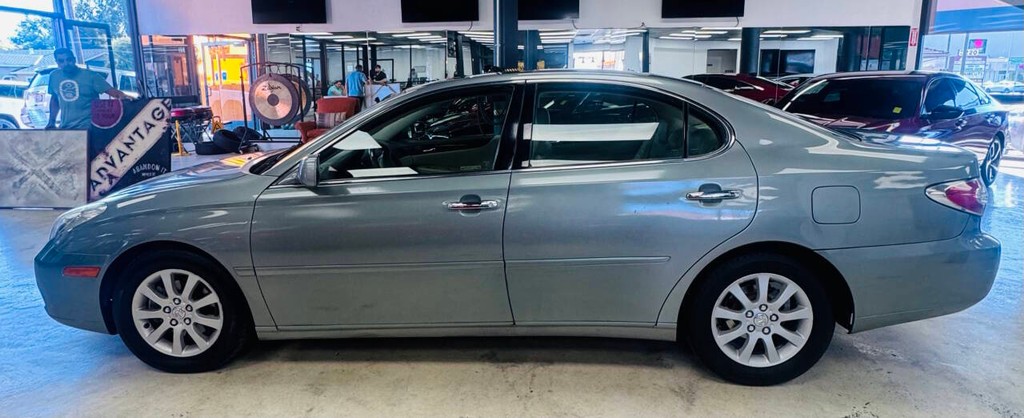 Lexus ES 300 Vehicle Full-screen Gallery Image 04