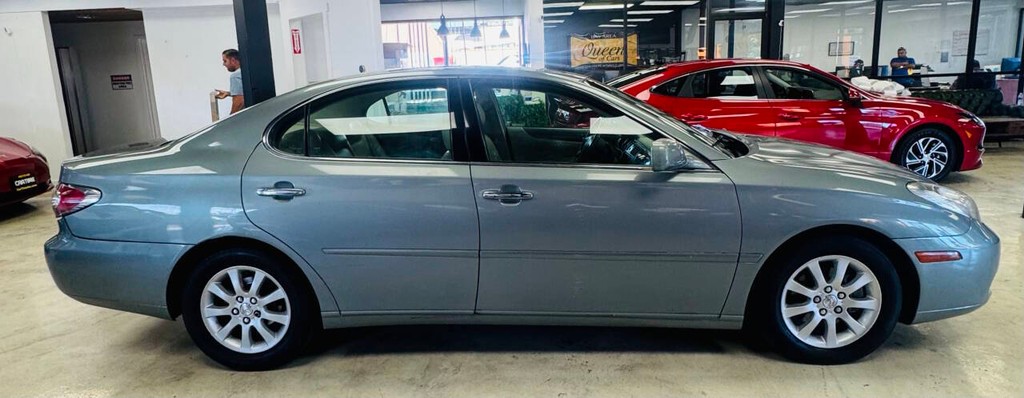 Lexus ES 300 Vehicle Full-screen Gallery Image 05