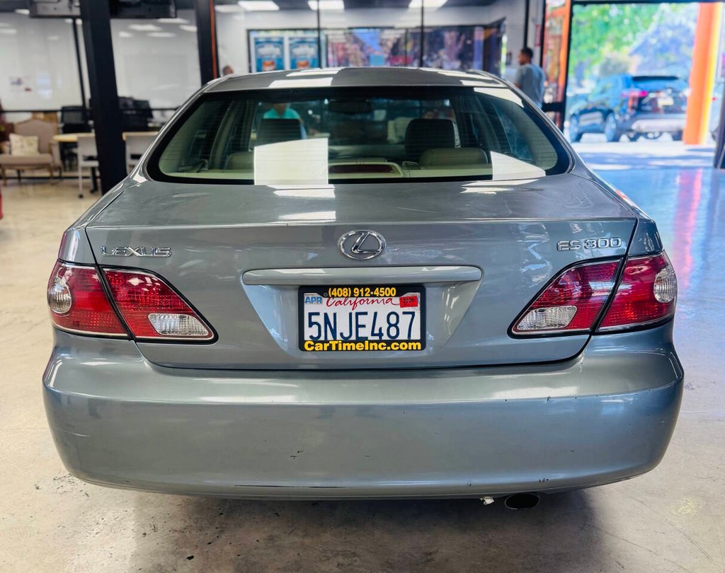 Lexus ES 300 Vehicle Full-screen Gallery Image 07