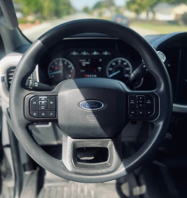 Ford F-150 Vehicle Full-screen Gallery Image 09