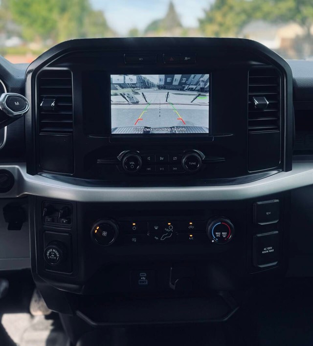 Ford F-150 Vehicle Full-screen Gallery Image 12