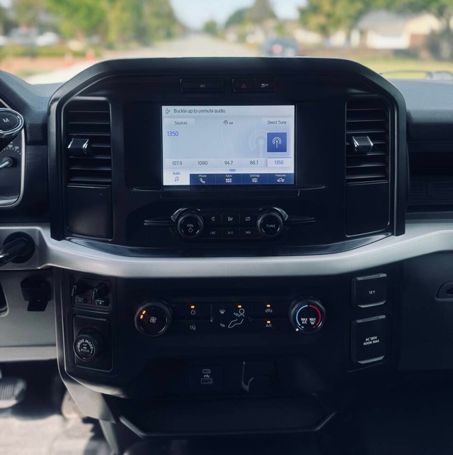 Ford F-150 Vehicle Full-screen Gallery Image 13