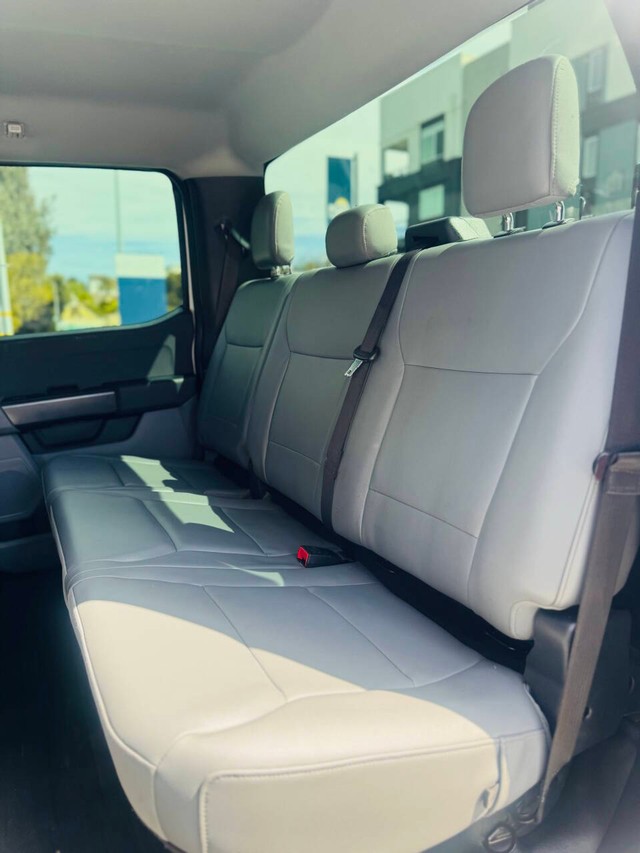 Ford F-150 Vehicle Full-screen Gallery Image 16