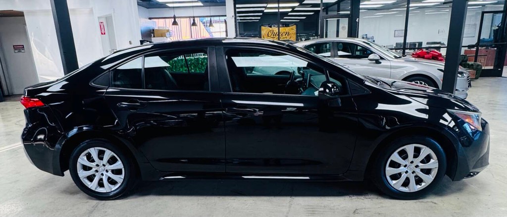 Toyota Corolla Vehicle Full-screen Gallery Image 05