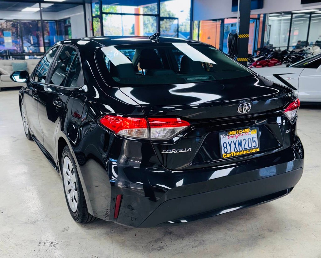 Toyota Corolla Vehicle Full-screen Gallery Image 06