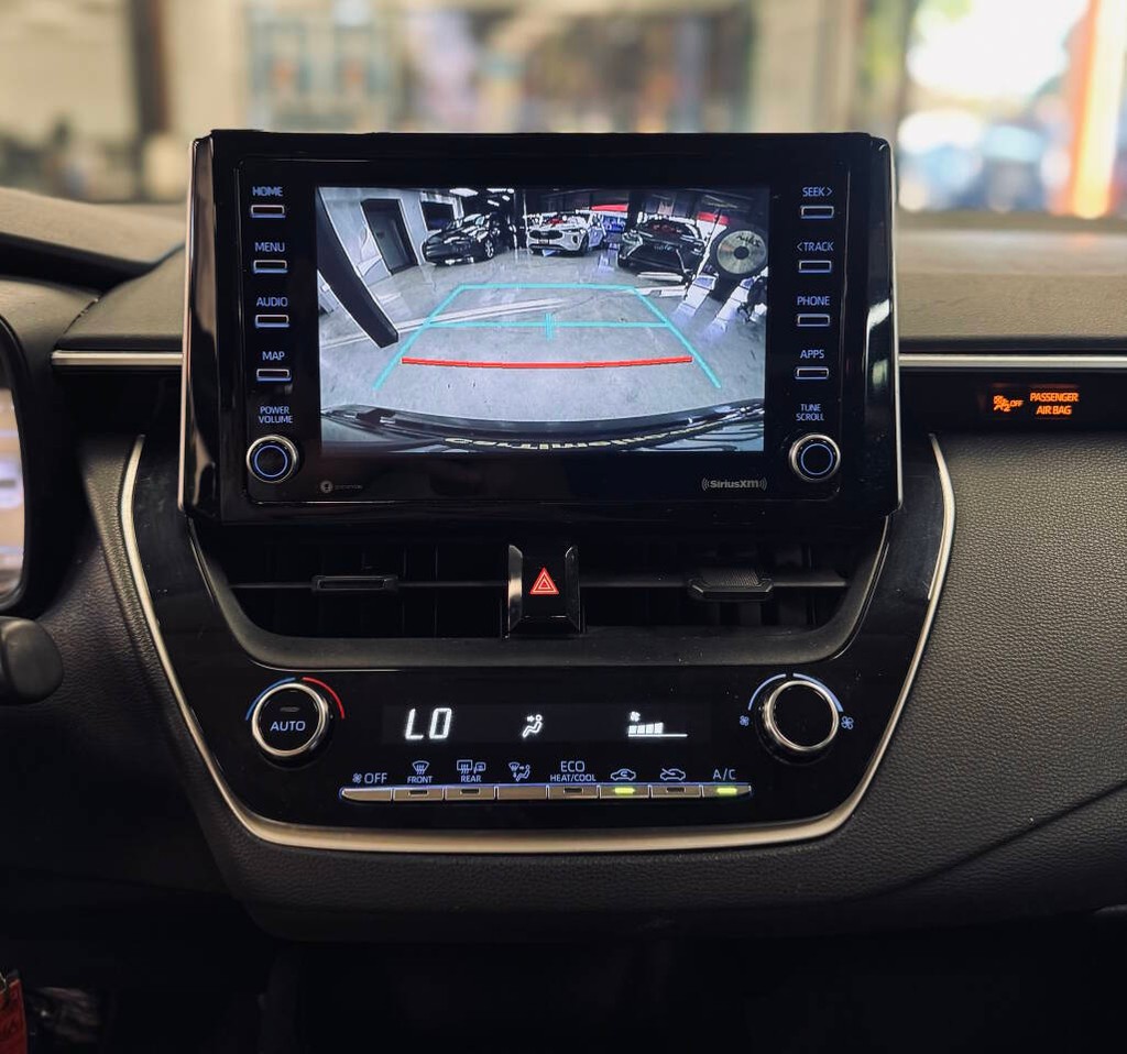 Toyota Corolla Vehicle Full-screen Gallery Image 10