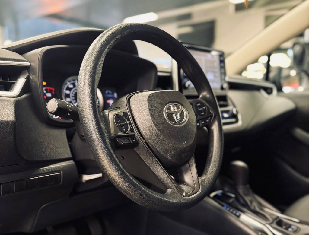 Toyota Corolla Vehicle Full-screen Gallery Image 11