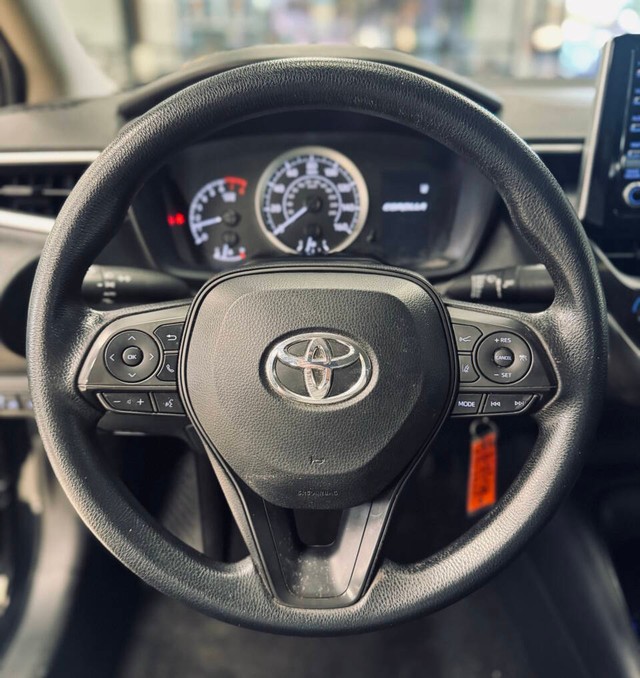 Toyota Corolla Vehicle Full-screen Gallery Image 09