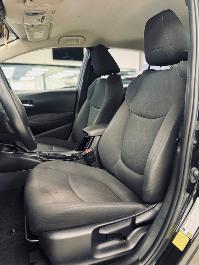 Toyota Corolla Vehicle Full-screen Gallery Image 12