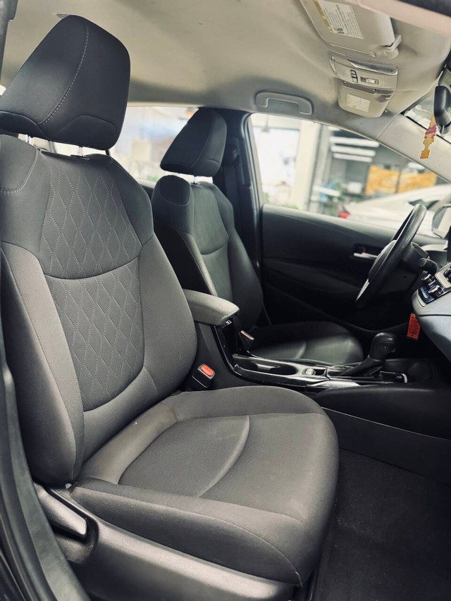 Toyota Corolla Vehicle Full-screen Gallery Image 13