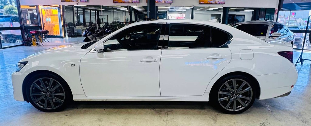 Lexus GS 350 Vehicle Full-screen Gallery Image 04