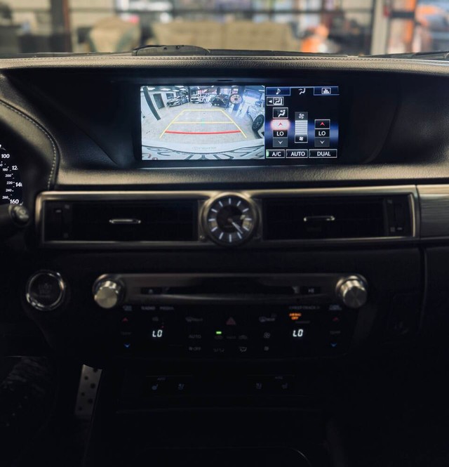 Lexus GS 350 Vehicle Full-screen Gallery Image 11