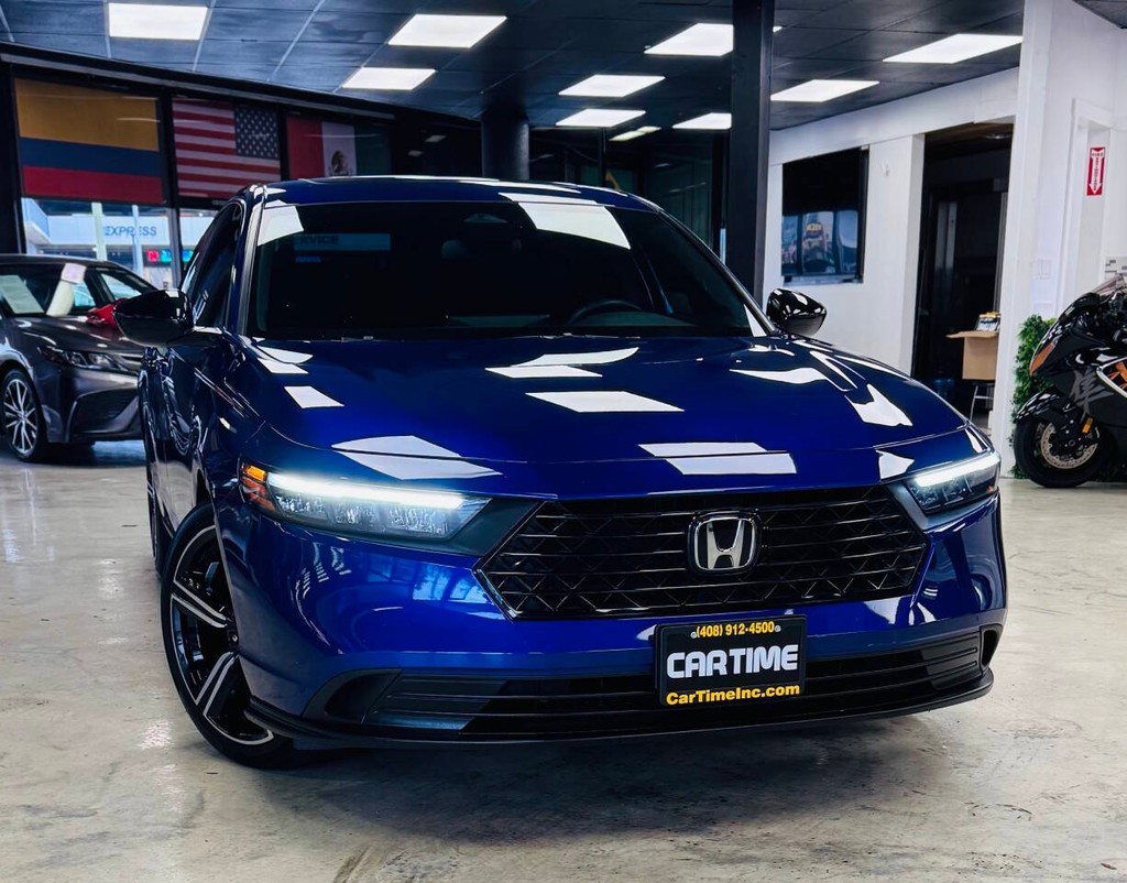 Honda Accord Hybrid Vehicle Full-screen Gallery Image 02