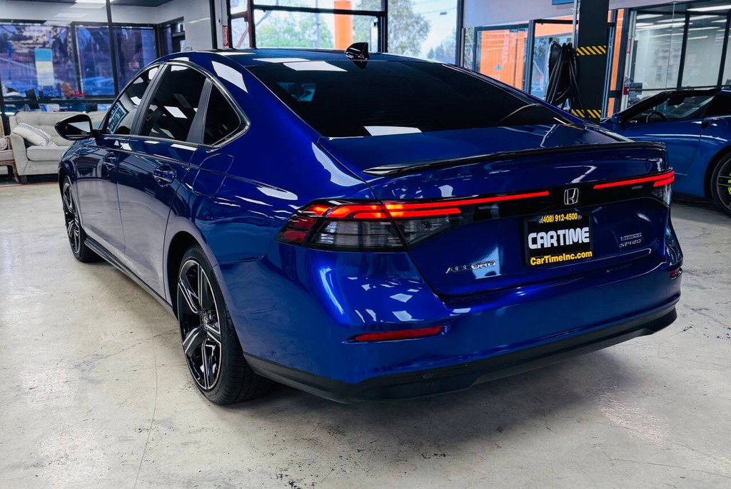 Honda Accord Hybrid Vehicle Full-screen Gallery Image 04