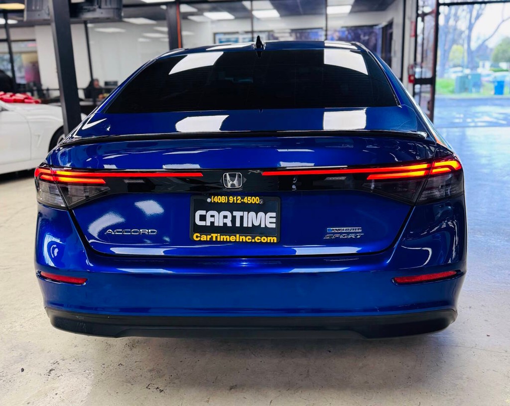 Honda Accord Hybrid Vehicle Full-screen Gallery Image 05