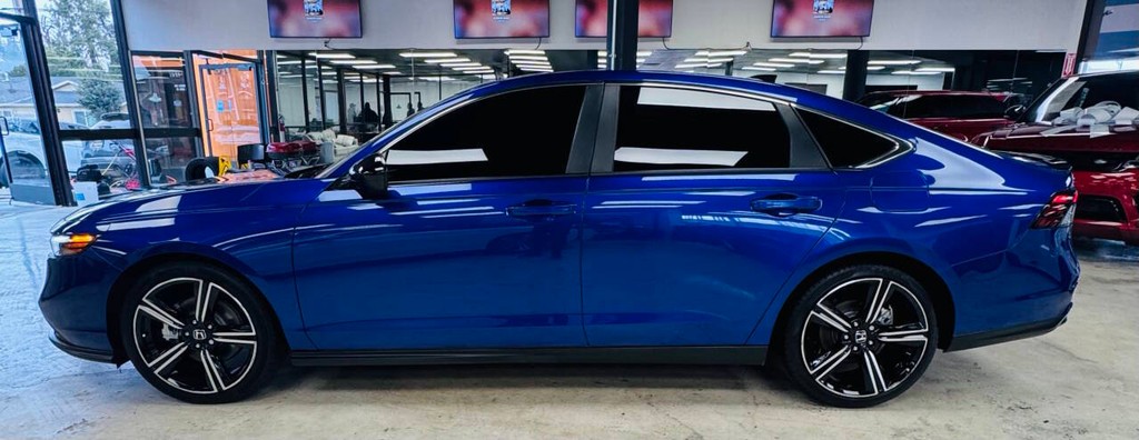 Honda Accord Hybrid Vehicle Full-screen Gallery Image 07