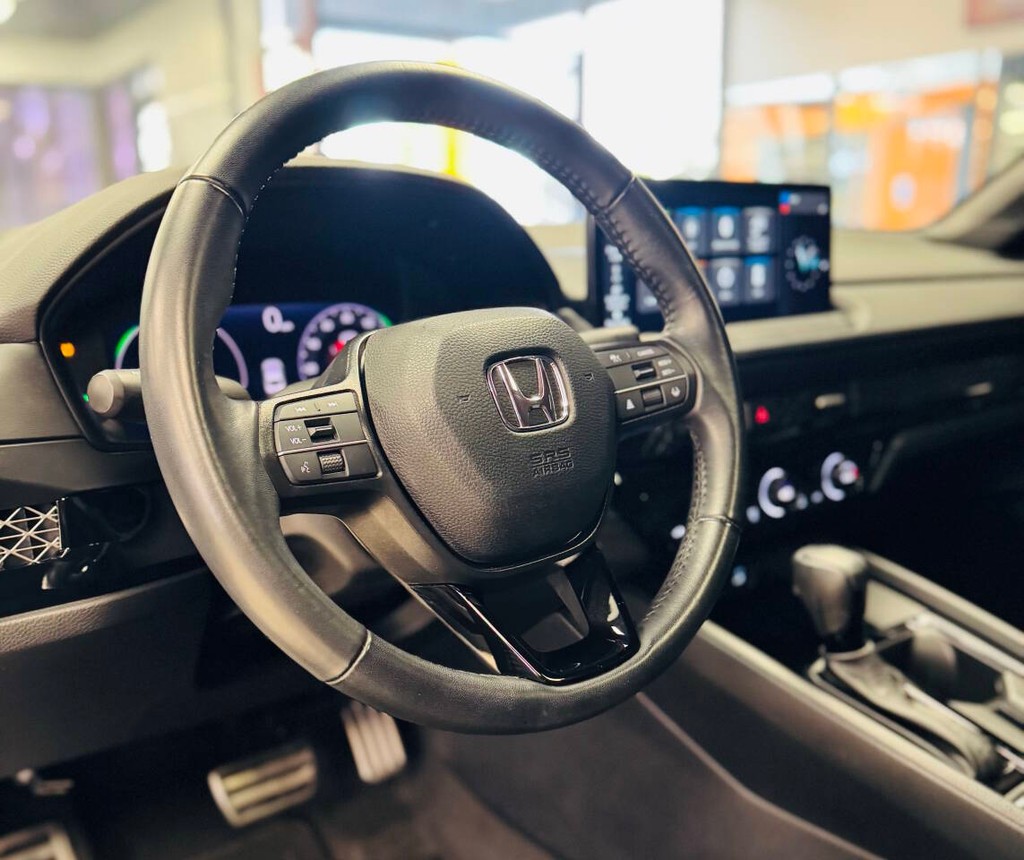 Honda Accord Hybrid Vehicle Full-screen Gallery Image 10