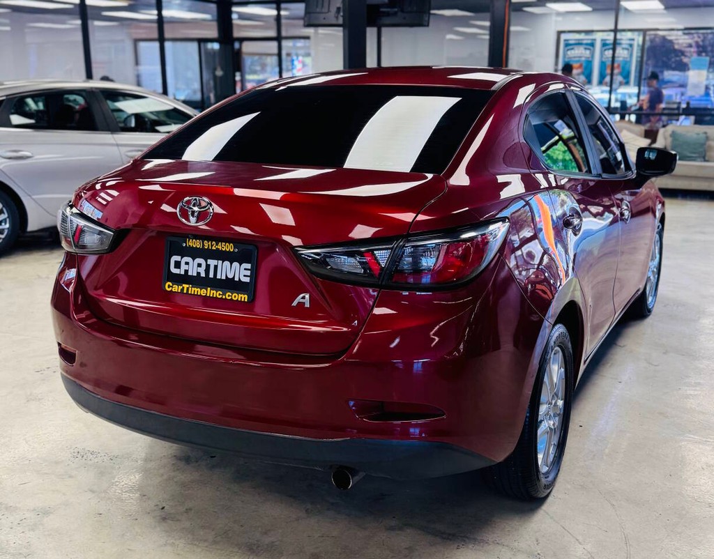 Toyota Yaris iA Vehicle Full-screen Gallery Image 07