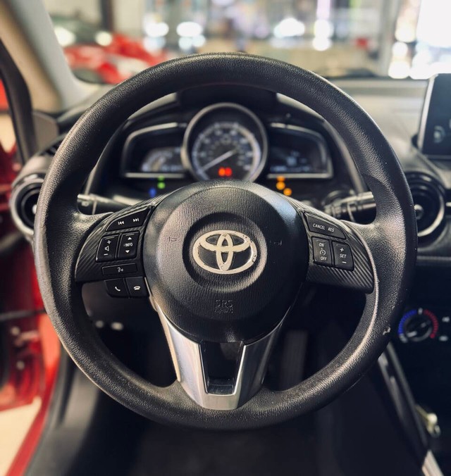 Toyota Yaris iA Vehicle Full-screen Gallery Image 09