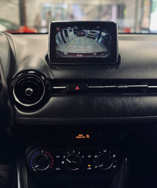 Toyota Yaris iA Vehicle Full-screen Gallery Image 10