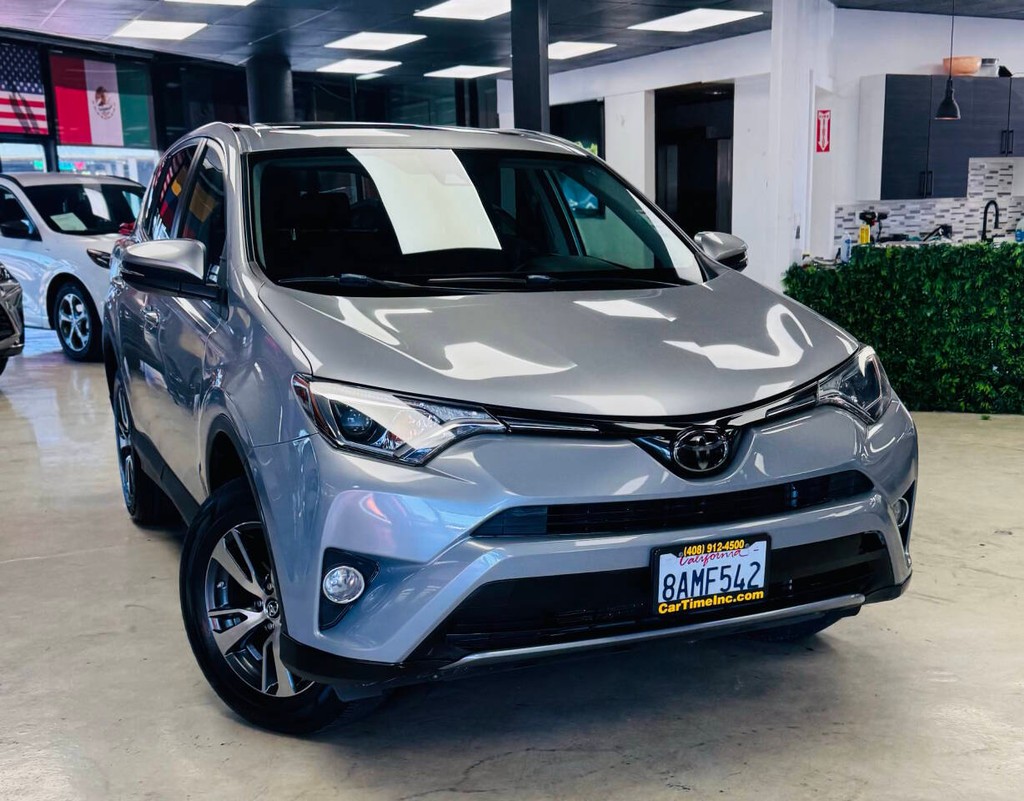 Toyota RAV4 Vehicle Full-screen Gallery Image 03