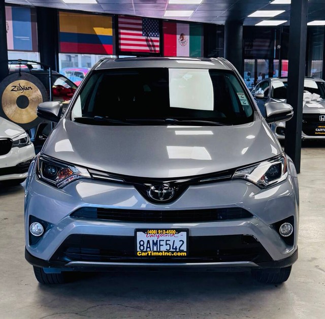 Toyota RAV4 Vehicle Full-screen Gallery Image 02