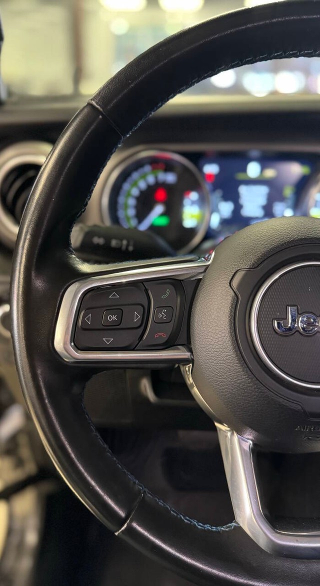 Jeep Wrangler Unlimited Vehicle Full-screen Gallery Image 11