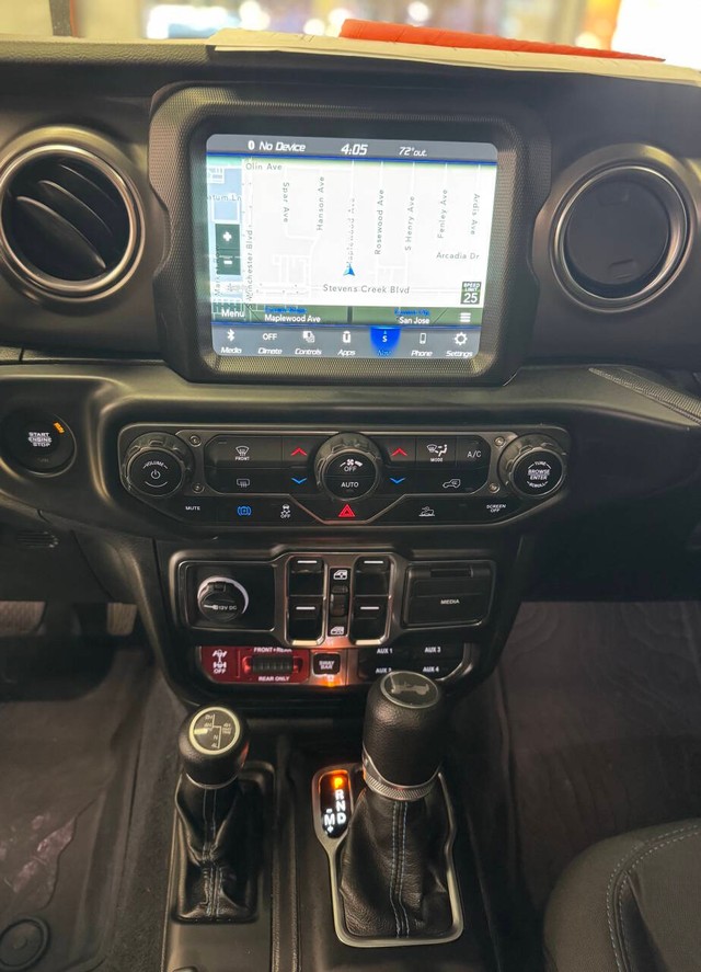 Jeep Wrangler Unlimited Vehicle Full-screen Gallery Image 16