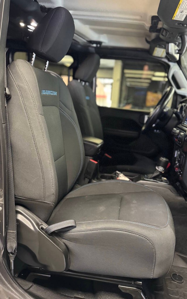 Jeep Wrangler Unlimited Vehicle Full-screen Gallery Image 24