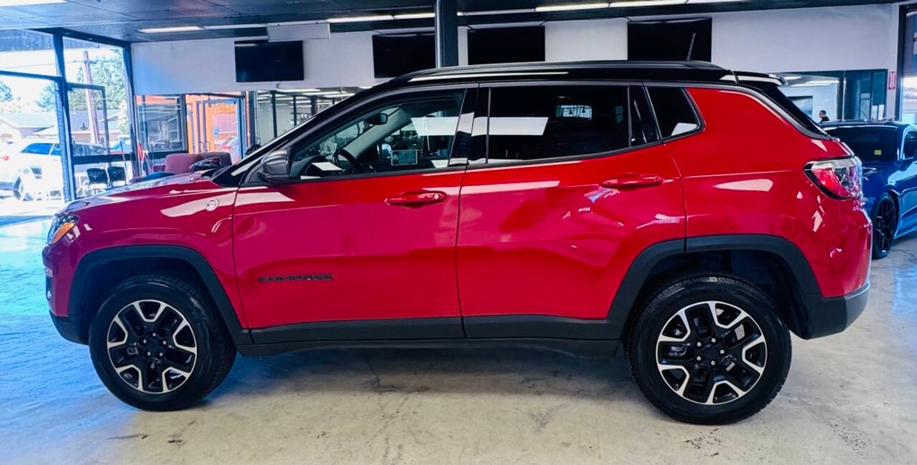 Jeep Compass Vehicle Full-screen Gallery Image 03