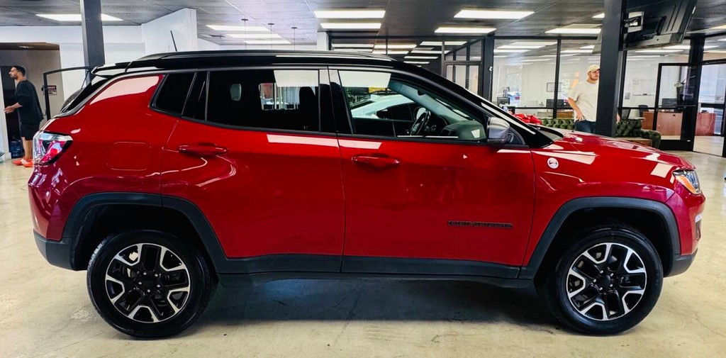 Jeep Compass Vehicle Full-screen Gallery Image 04