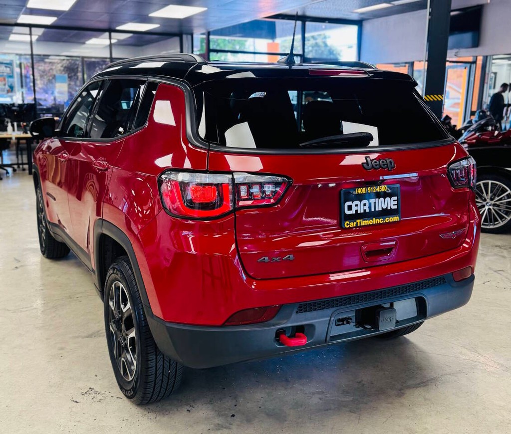 Jeep Compass Vehicle Full-screen Gallery Image 05