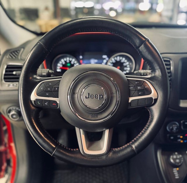 Jeep Compass Vehicle Full-screen Gallery Image 08