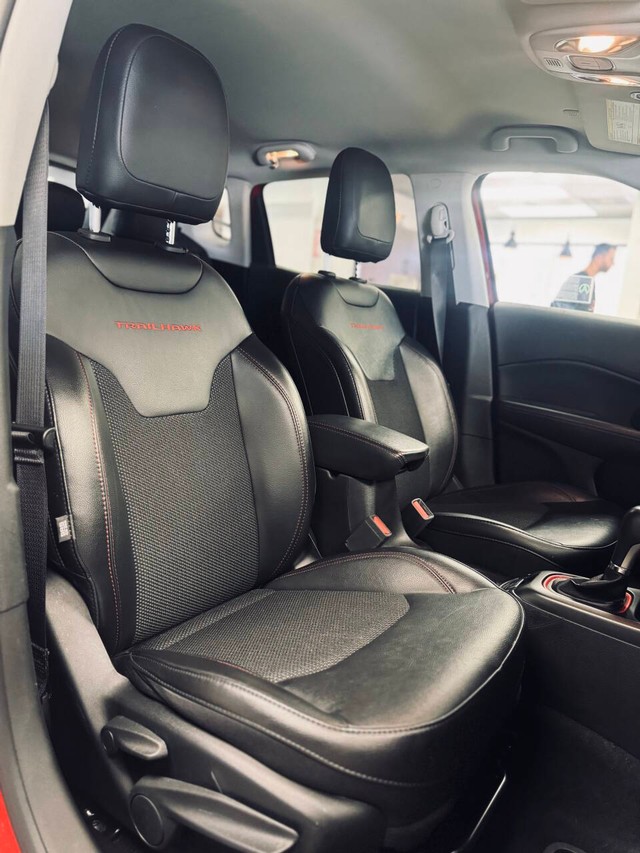 Jeep Compass Vehicle Full-screen Gallery Image 11