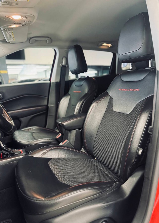 Jeep Compass Vehicle Full-screen Gallery Image 13