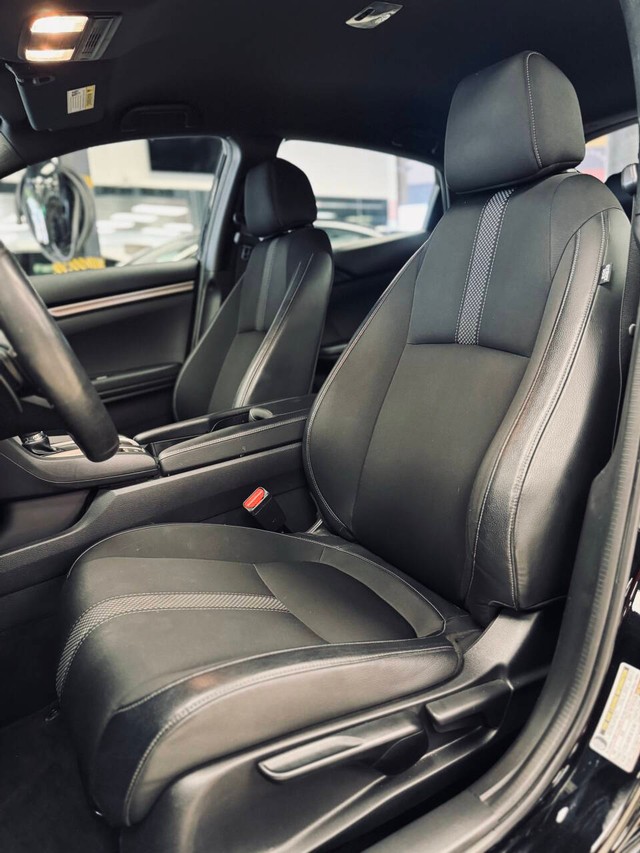 Honda Civic Hatchback Vehicle Full-screen Gallery Image 10