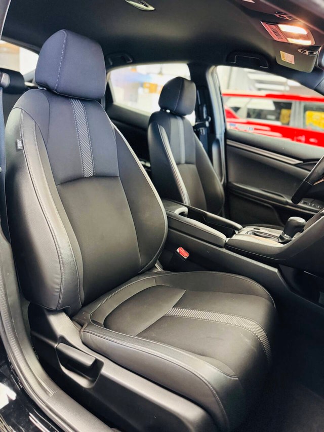 Honda Civic Hatchback Vehicle Full-screen Gallery Image 11