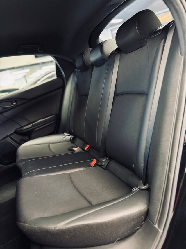 Honda Civic Hatchback Vehicle Full-screen Gallery Image 13