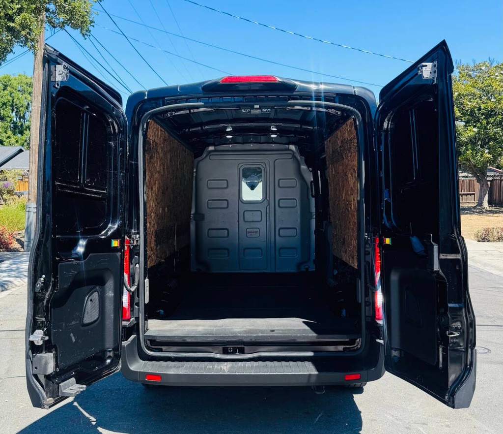 Ford E-Transit Cargo Van Vehicle Full-screen Gallery Image 09