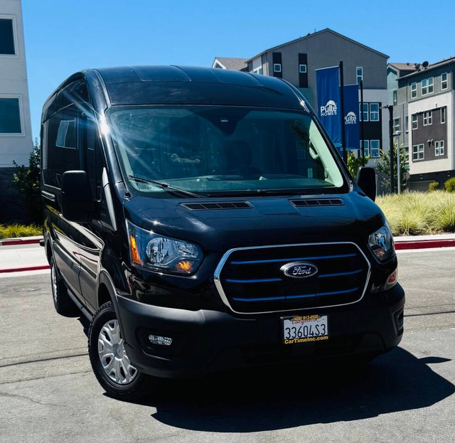 Ford E-Transit Cargo Van Vehicle Full-screen Gallery Image 03