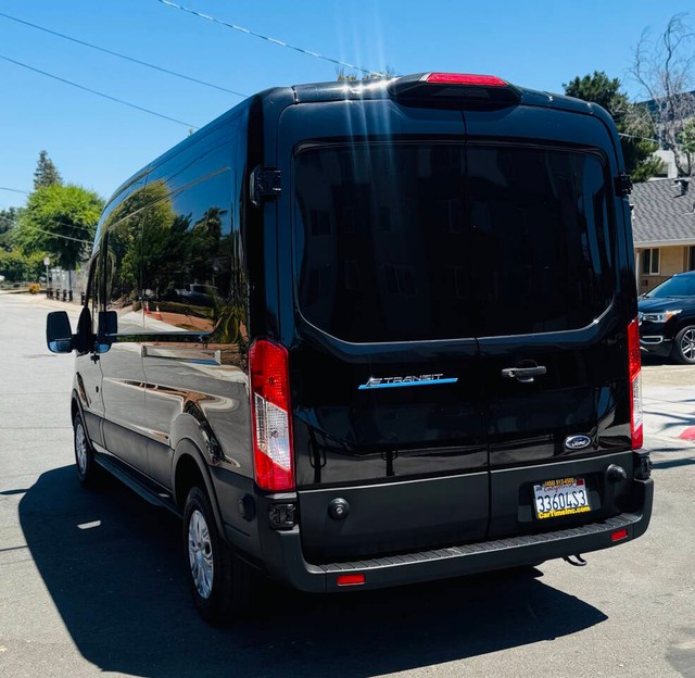 Ford E-Transit Cargo Van Vehicle Full-screen Gallery Image 08