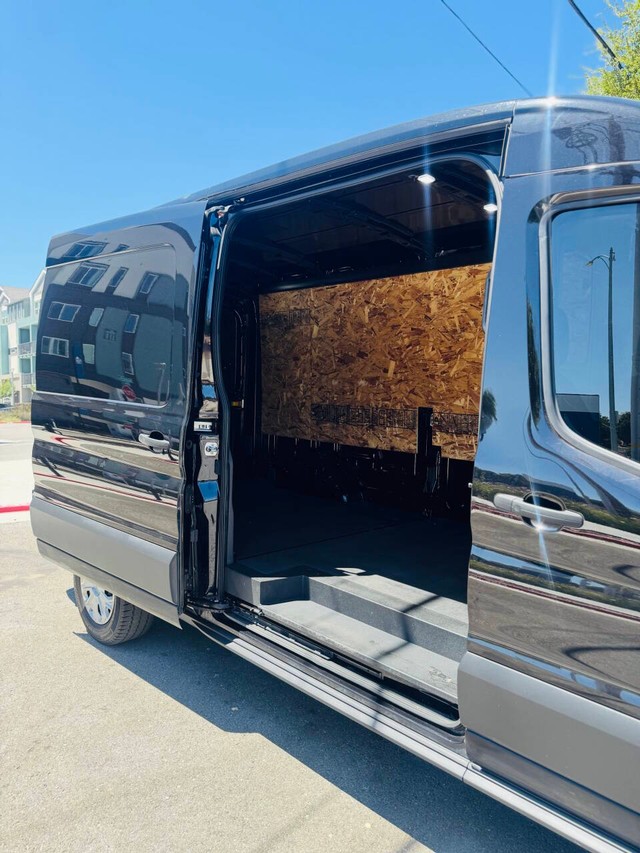 Ford E-Transit Cargo Van Vehicle Full-screen Gallery Image 10